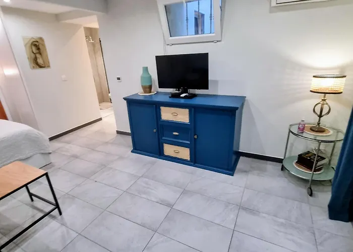 Spacious Full Of Charm, Recently Updated Lejlighed *
