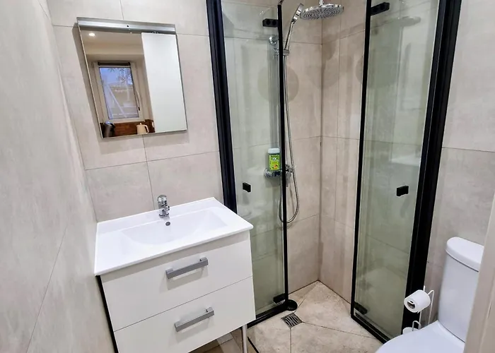 Lejlighed Spacious Full Of Charm, Recently Updated *