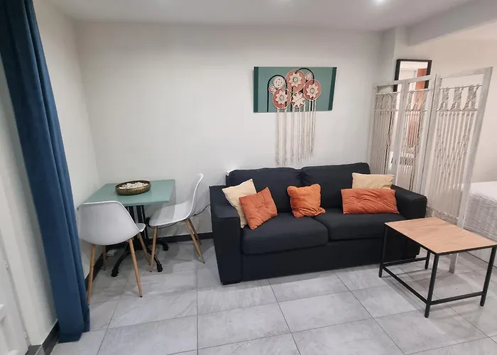 Spacious Full Of Charm, Recently Updated Lejlighed