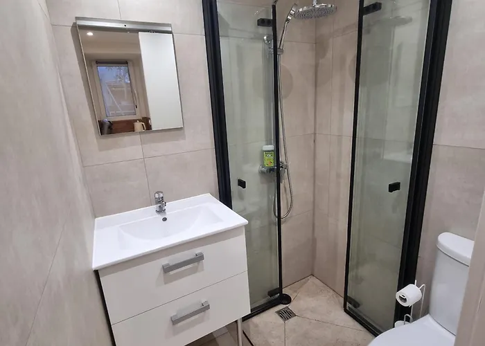 Spacious Full Of Charm, Recently Updated Apartamento Niza
